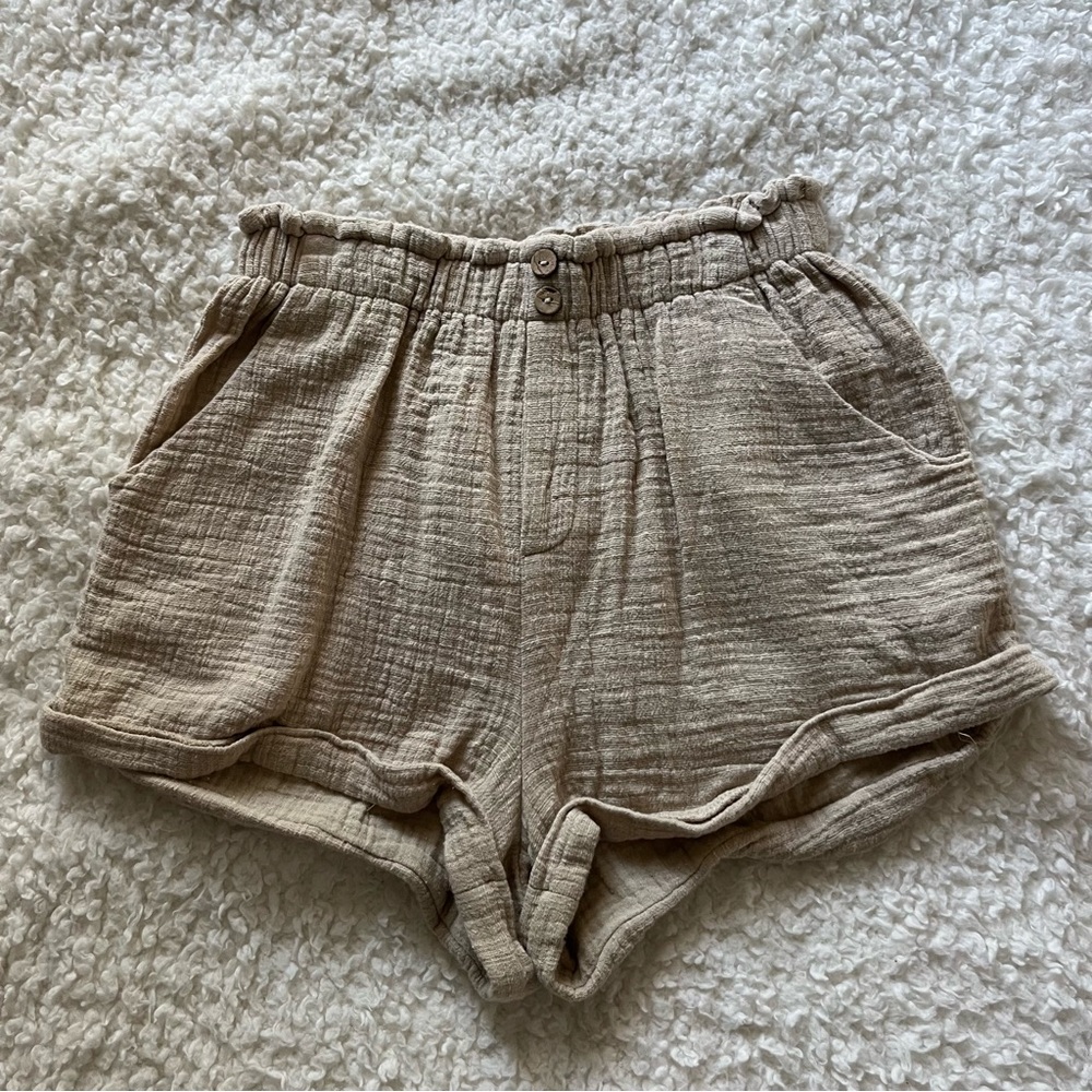 Cotton Candy LA: Gauze Linen Shorts.